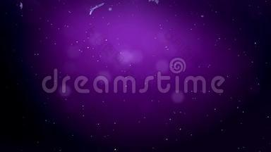 闪亮的3d雪花在紫色背景下在空中飞舞。 用作圣诞、新年贺卡或冬季动画